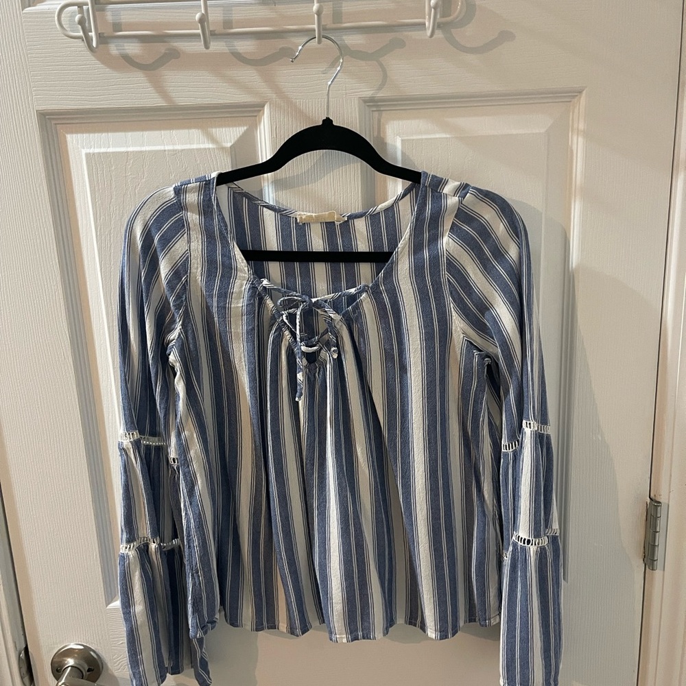 HOLLISTER flowy summer shirt
